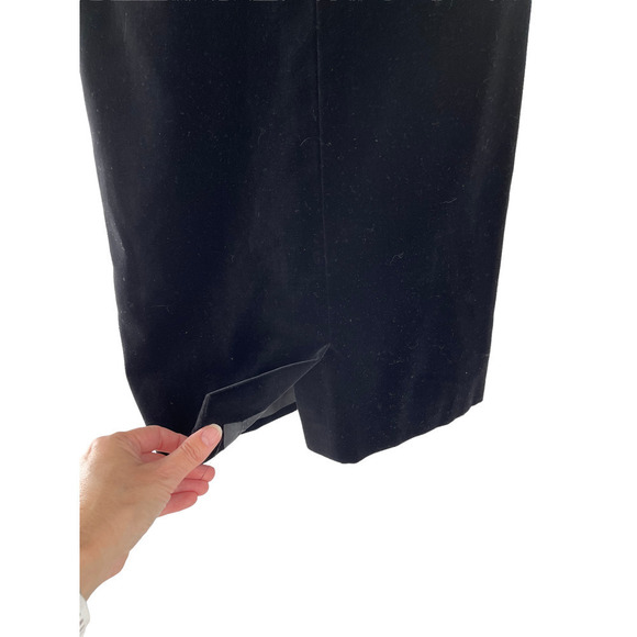 ESCADA BLACK VELVET PENCIL SKIRT SATIN PANELS ON SIDES - Picture 4 of 8
